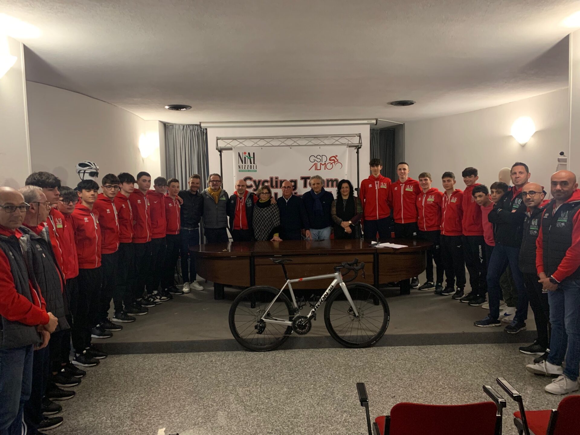 Presentato Ieri A Comiso Il Cycling Team Nial Nizzoli Almo, Testimonial ...